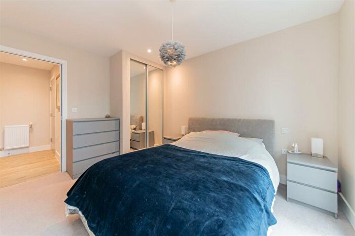1 Bedroom Flat For Sale In Nether Street, London, N3