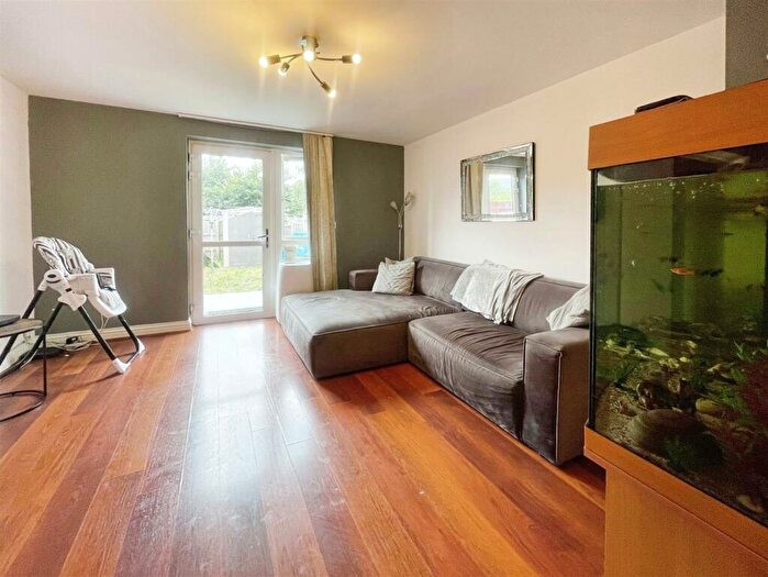 4 Bedroom Town House To Rent In Draper Close, Grays, RM20