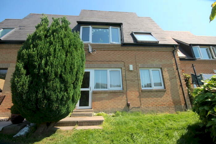 2 Bedroom Flat To Rent In Greenwood Court, LS6