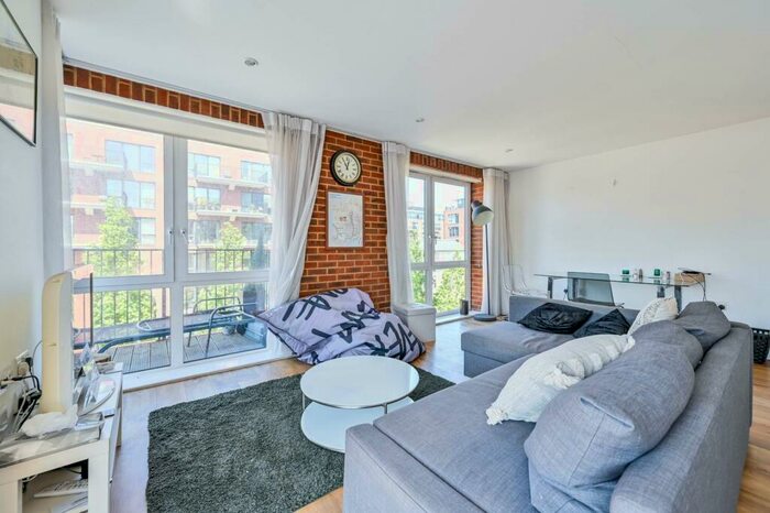 3 Bedroom Flat To Rent In No Street, Woolwich, London, SE18