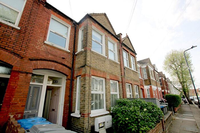 2 Bedroom Maisonette To Rent In Chapter Road, Willesden, NW2