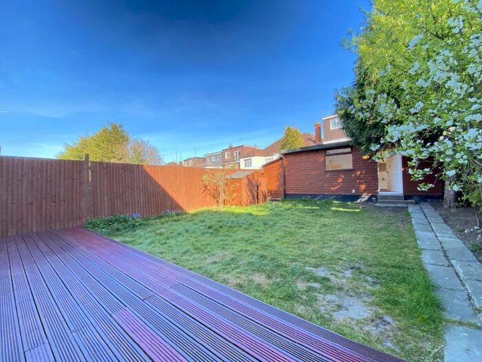 5 Bedroom Semi-detached House To Rent In Ambrose Avenue, Golders Green, London, NW11