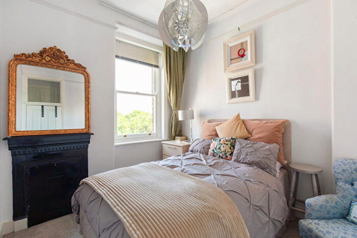 2 Bedroom Apartment For Sale In Albert Palace Mansions, Battersea Park, SW11
