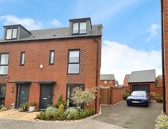 4 Bedroom Semi-Detached House For Sale In Larch Road, Meon Vale, Stratford-upon-Avon, CV37