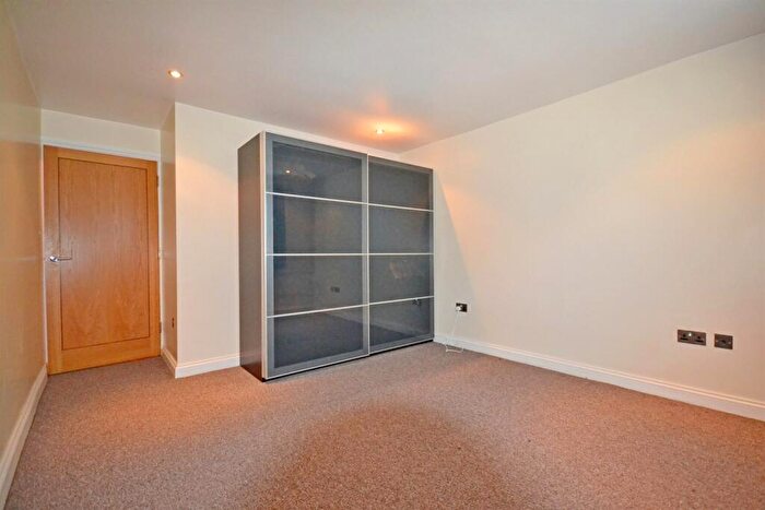 1 Bedroom Flat To Rent In Station Road, Netley Abbey, Southampton, SO31