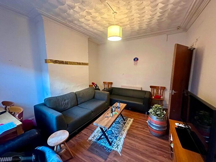 5 Bedroom Flat To Rent In Manor Drive, Leeds, LS6