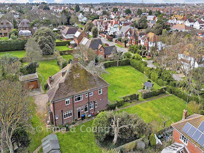 6 Bedroom Detached House For Sale In Kingsgate Avenue, Broadstairs, Kent, CT10