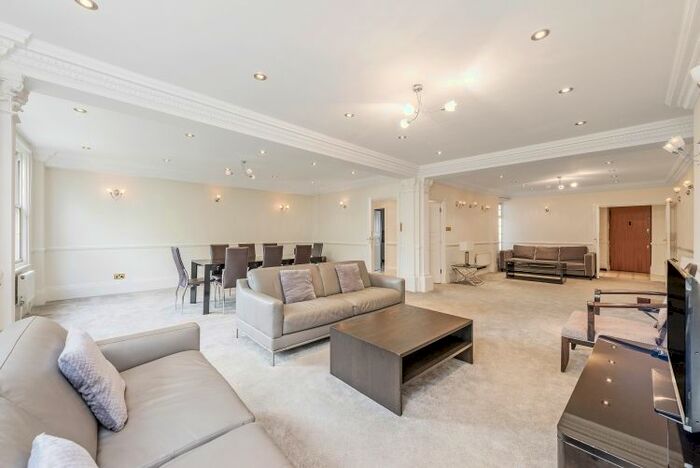 5 Bedroom Flat To Rent In Strathmore Court, St John's Wood, NW8