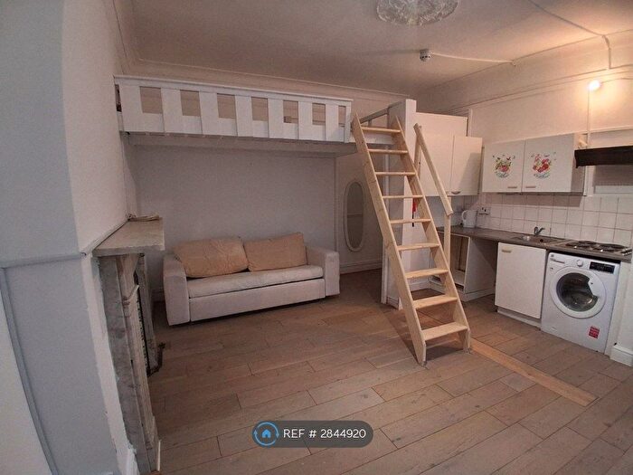 Studio To Rent In Cavendish Road, London, SW12
