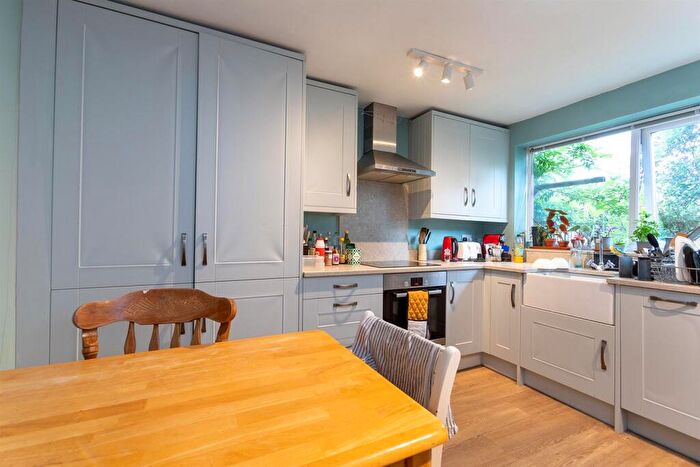 4 Bedroom Apartment To Rent In Chatham Street, SE17