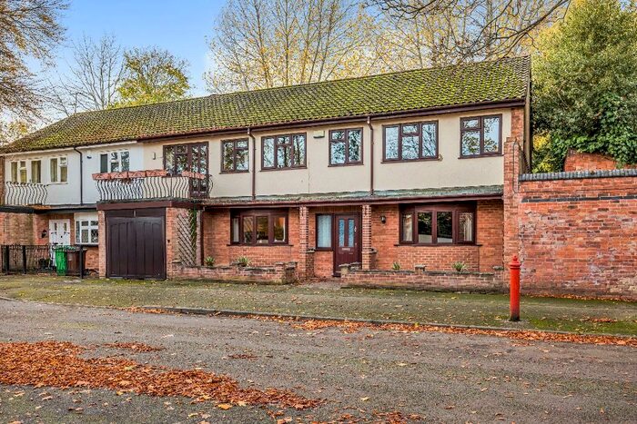 5 Bedroom Semi-Detached House For Sale In Holles Crescent, Nottingham, Nottinghamshire, NG7