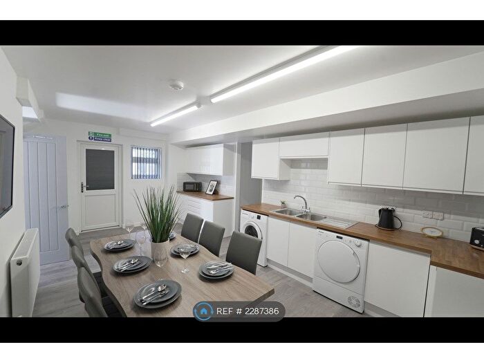 6 Bedroom End Of Terrace House To Rent In Charter Avenue, Coventry, CV4