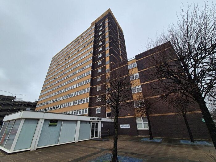 3 Bedroom Flat To Rent In Daniel House, L20