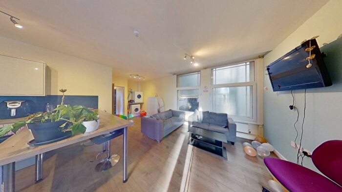 5 Bedroom Apartment To Rent In Flat Equitable House, - South Parade, Nottingham, NG1