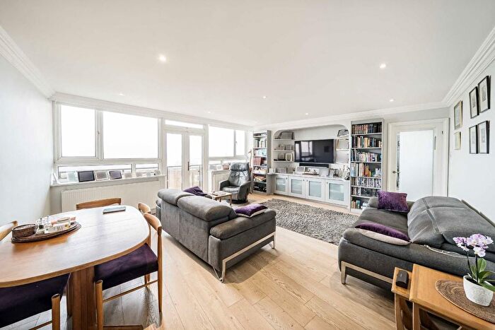 2 Bedroom Flat For Sale In Regents Park Road, Finchley, N3