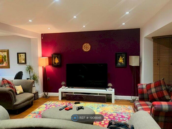 4 Bedroom Semi-Detached House To Rent In Ninesprings Way, Hitchin, SG4