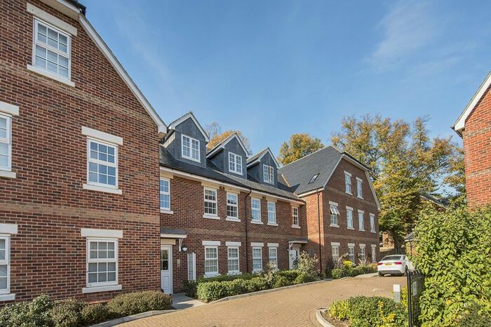 2 Bedroom Flat To Rent In Norris Close, London Colney, St.Albans, AL2