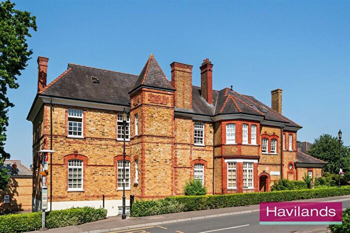 3 Bedroom Flat For Sale In Pennington Drive, Winchmore Hill, N21