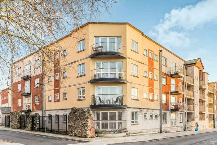 2 Bedroom Flat To Rent In Gloucester Square, Southampton, SO14