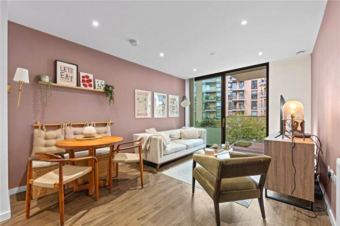 2 Bedroom Apartment For Sale In Bridle Mews, London, E1