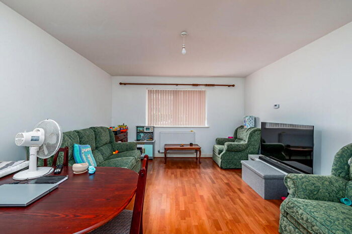 2 Bedroom Flat For Sale In Endeavour Court, Plymouth, Devon, PL1