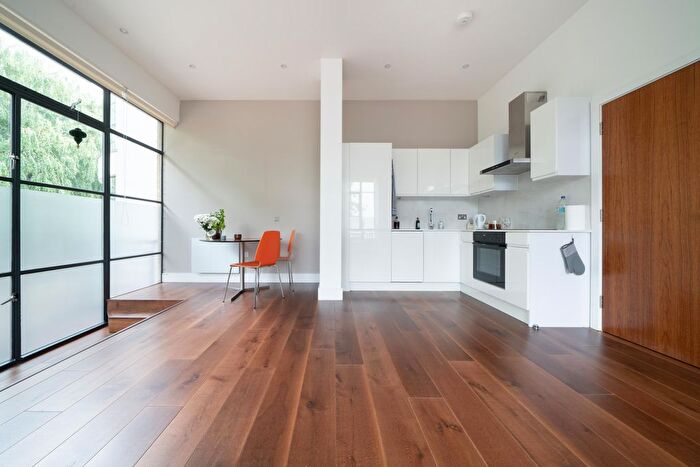 2 Bedroom Flat To Rent In Ferry Lane, Brentford, TW8