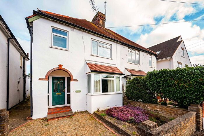 3 Bedroom Semi Detached House For Sale In Kingfield Road, Old Woking, Woking, GU22