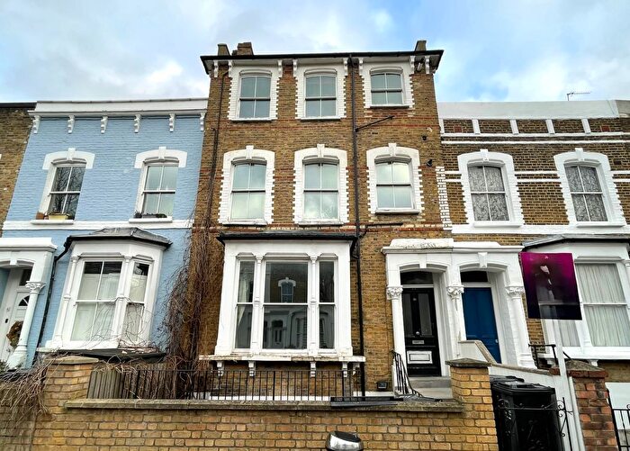 3 Bedroom Flat To Rent In Benthal Road, London, N16