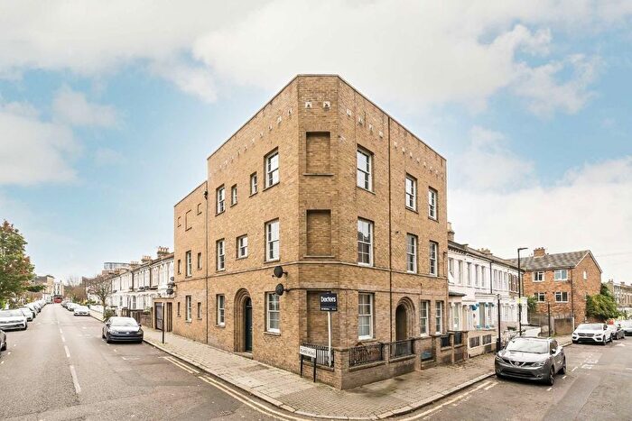 3 Bedroom Flat To Rent In Kepler Road, Clapham, SW4