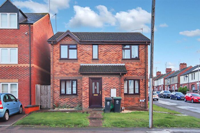 2 Bedroom Flat For Sale In Portland Road, Rushden, NN10