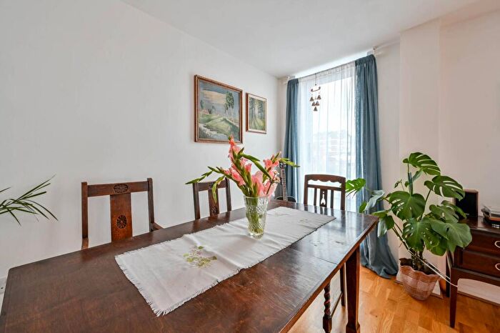 1 Bedroom Flat For Sale In Martyr Road, Guildford, GU1