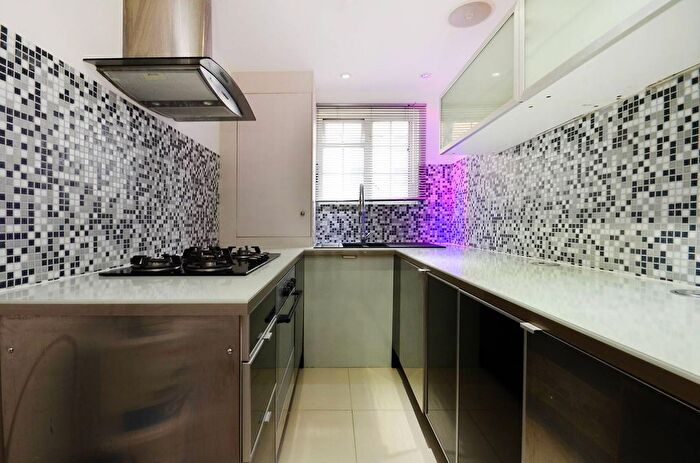 2 Bedroom Flat To Rent In Uxbridge Road, Ealing Broadway, London, W5