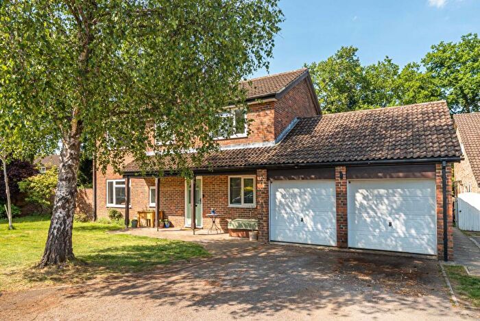 4 Bedroom Detached House To Rent In Nightingales, Cranleigh, Surrey, GU6