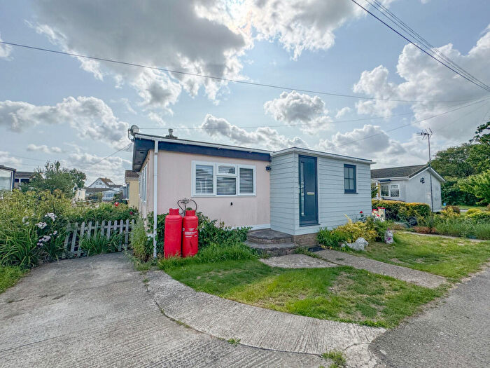 2 Bedroom Park Home For Sale In The Dome Village, Hockley, SS5