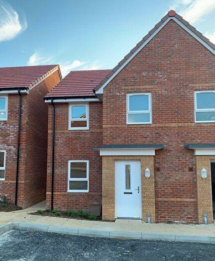 3 Bedroom Semi-Detached House To Rent In Cromwell Avenue, East Cowes, PO32