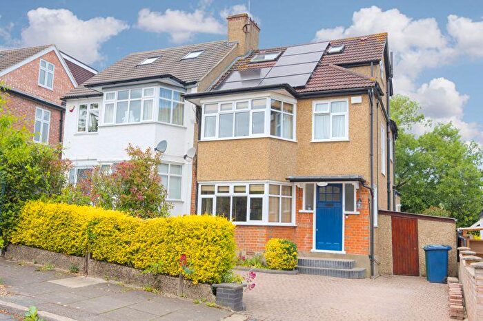 5 Bedroom Semi Detached House For Sale In Monks Avenue, Barnet, EN5