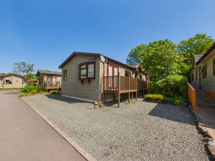 2 Bedroom Park Home For Sale In Lea Lane, Whatstandwell, DE4