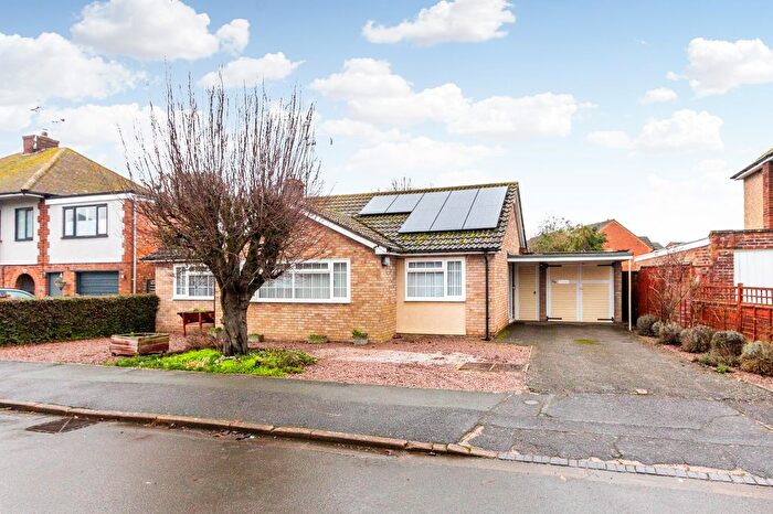 3 Bedroom Detached Bungalow For Sale In Harvey Road, Rushden, NN10
