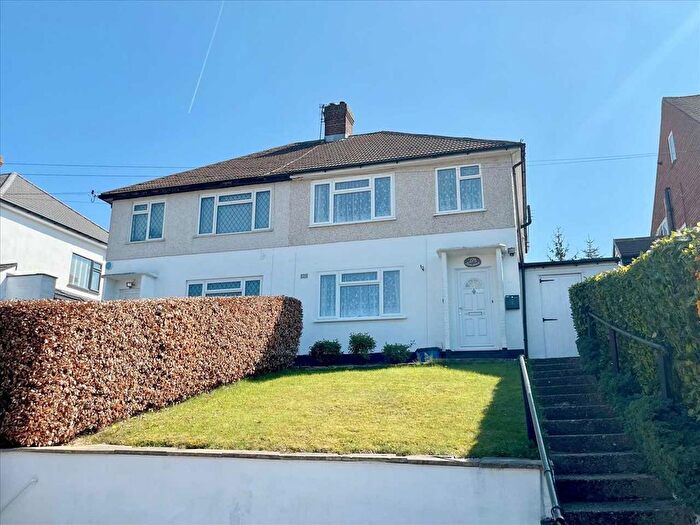 3 Bedroom Semi-Detached House For Sale In Park Avenue, North Bushey ., WD23