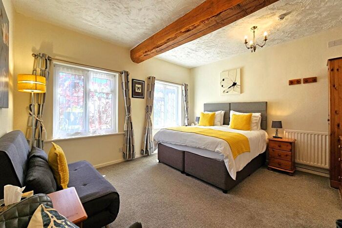 6 Bedroom Detached Bungalow For Sale In Wareham, BH20 - Photo 7
