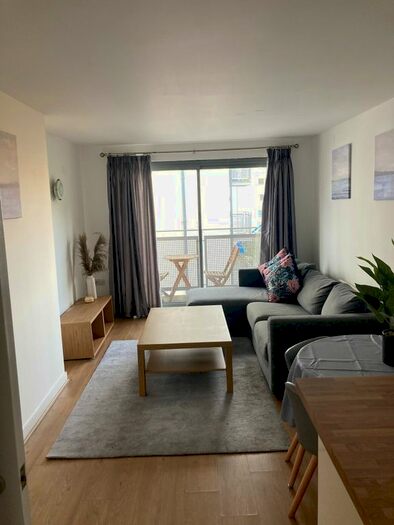 2 Bedroom Flat To Rent In Flat, Arizona Building, Deals Gateway, London, SE13