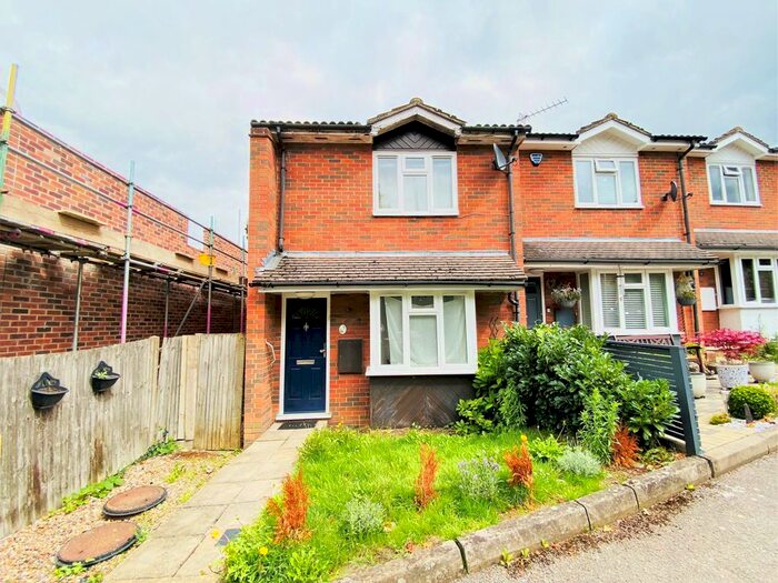 2 Bedroom End Of Terrace House To Rent In Appletree Gardens, New Barnet, EN4