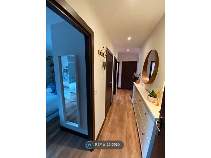 3 Bedroom Flat To Rent In Gibbons House, Watford, WD18