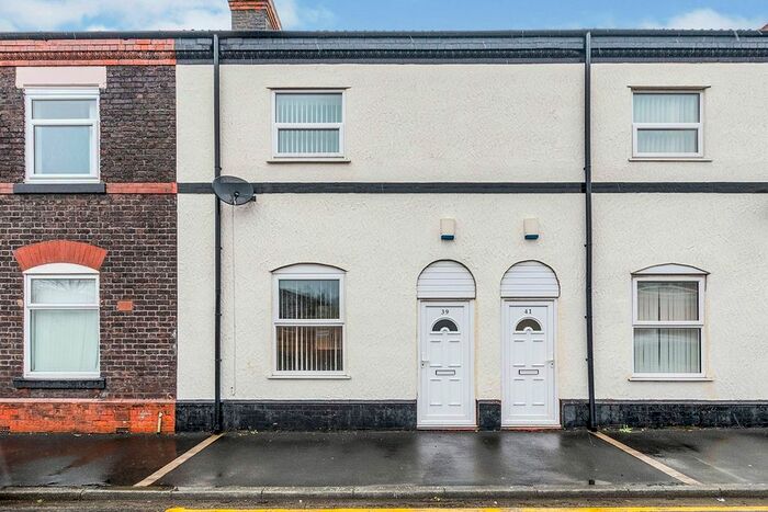 3 Bedroom Detached House To Rent In Lacey Street, Widnes, Cheshire WA8