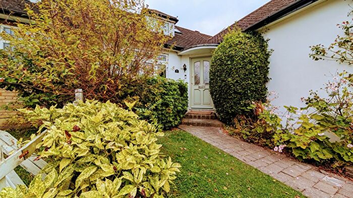 4 Bedroom Property To Rent In Kimble Crescent, Bushey, WD23