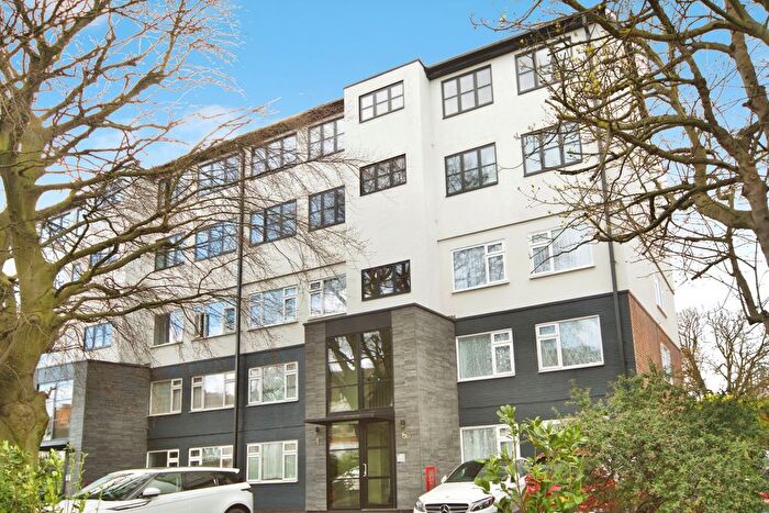 2 Bedroom Flat For Sale In Blake Hall Road, London, E11