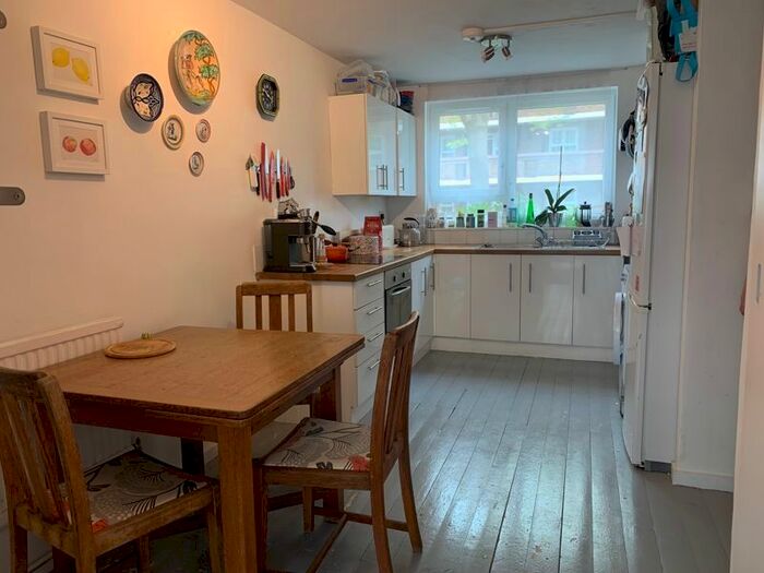 3 Bedroom Flat To Rent In Three Bed Flat To Let, Ballow Close, London, SE5