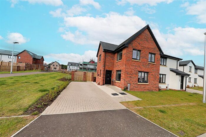 3 Bedroom Semi Detached House For Sale In Dalzell Park, Glenrothes, KY7