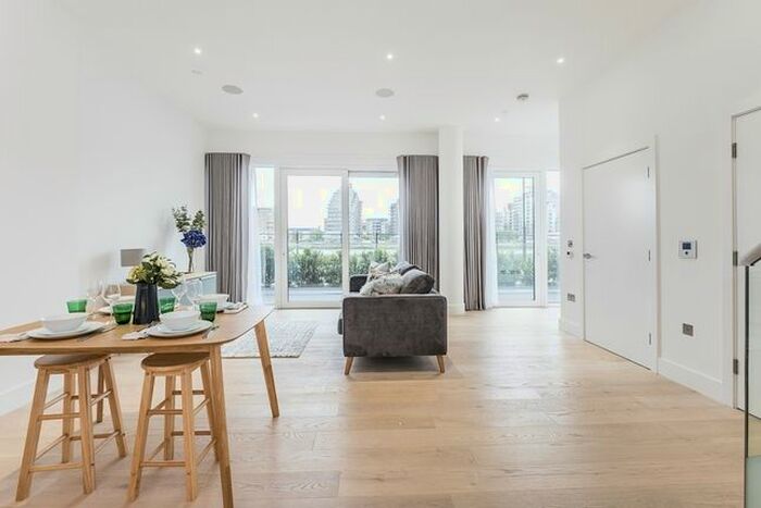 2 Bedroom Flat To Rent In Central Avenue, London, SW6