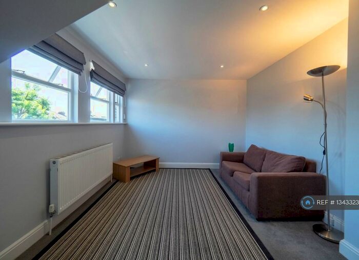 1 Bedroom Flat To Rent In Finsbury Park Road, London, N4